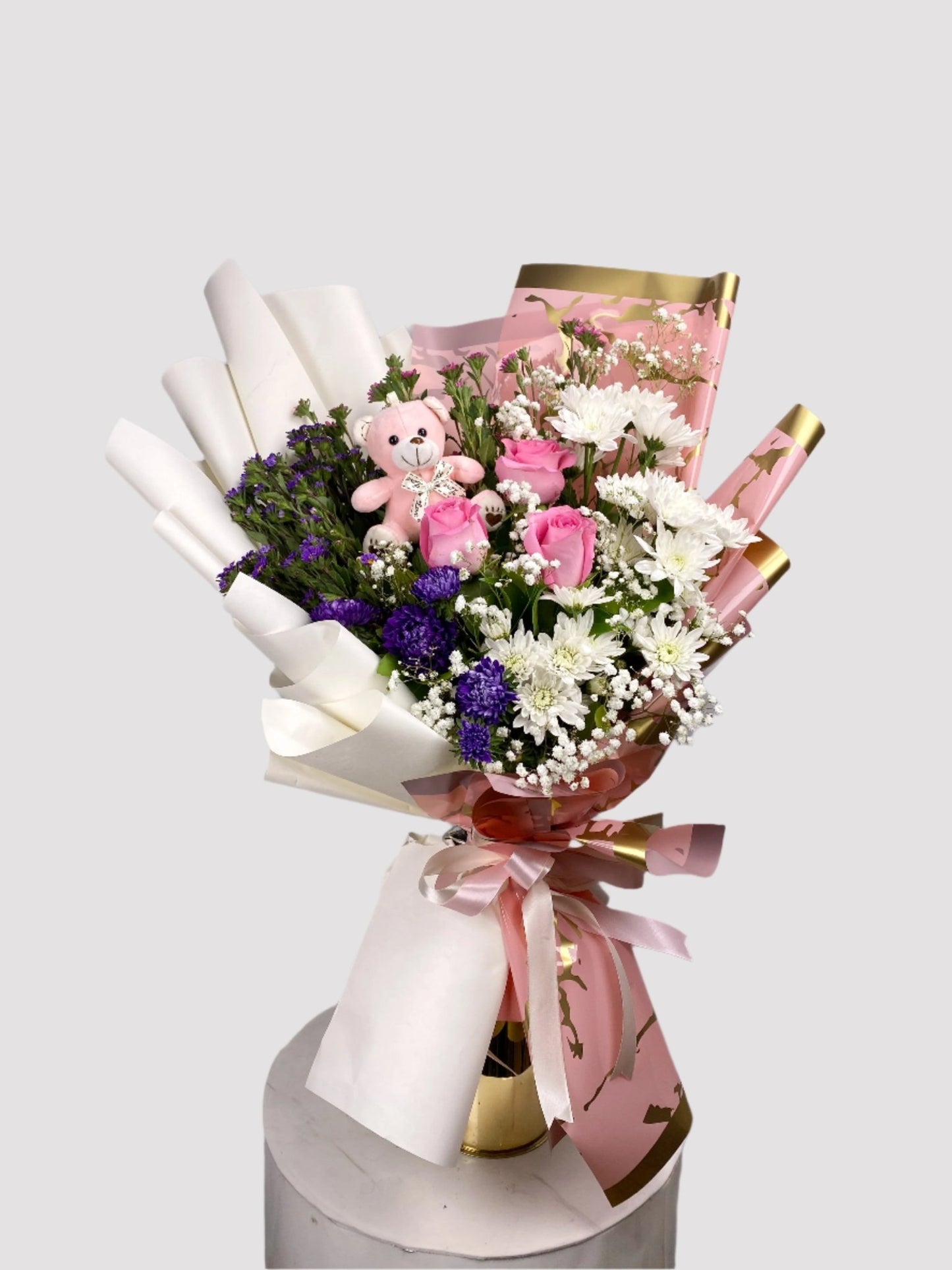 Blush pink flower bouquet for Mother’s Day flower delivery in Lahore. Send flowers to islamabad. send flowers to pakistan