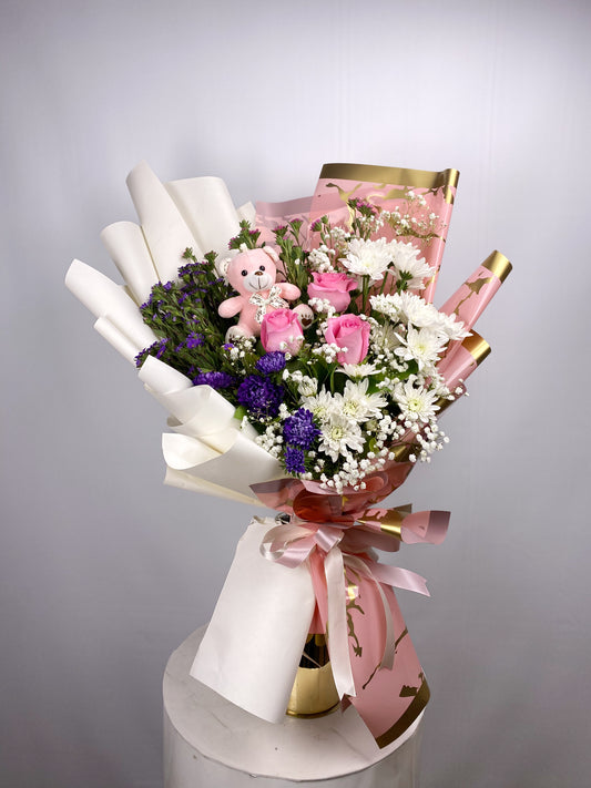 Blush pink flower bouquet for Mother’s Day flower delivery in Lahore